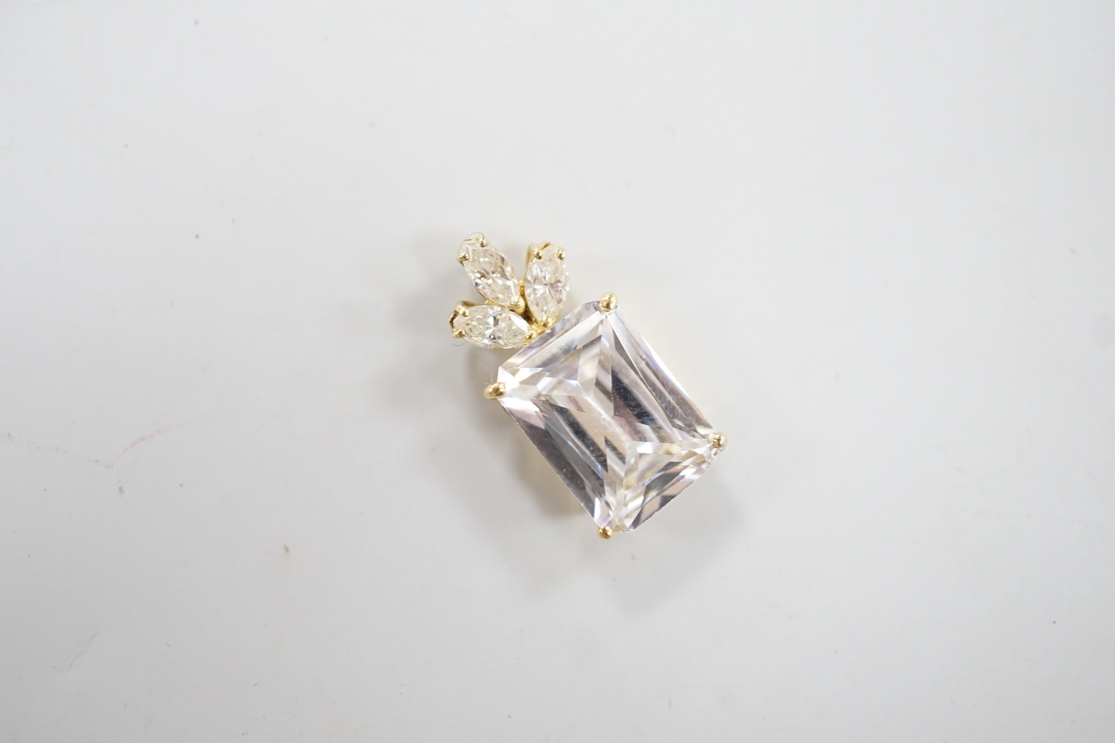 A modern yellow metal mount single stone simulated diamond and three stone diamond set pendant, 21mm, gross weight 4.2 grams.